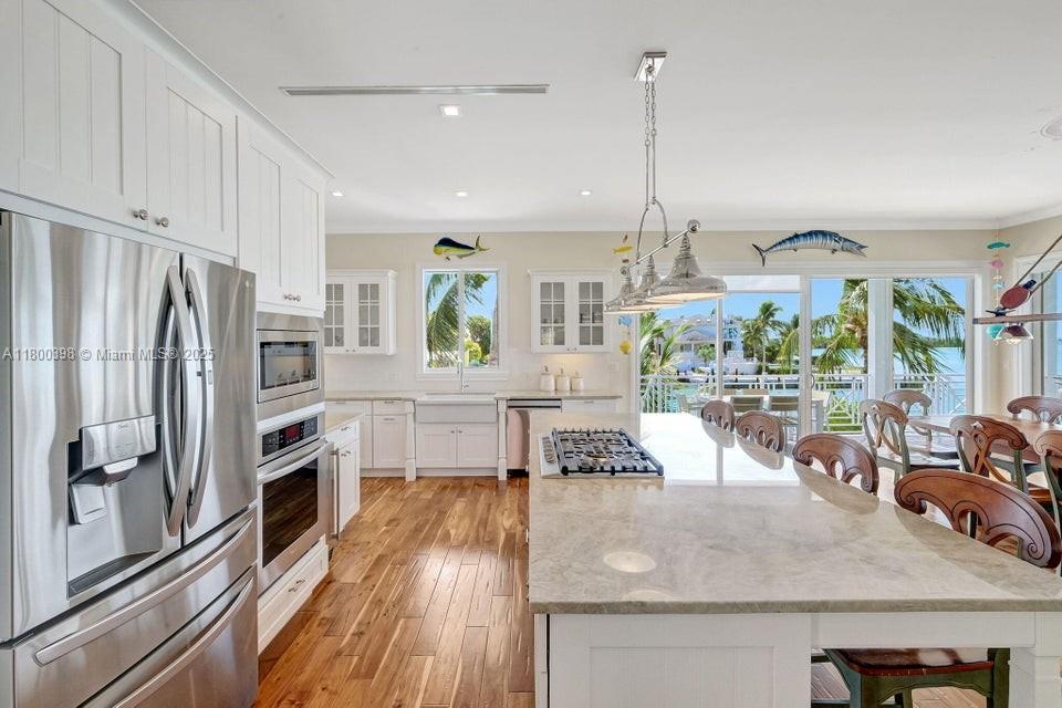 Islamorada, Florida, 33036, United States, 8 Bedrooms Bedrooms, ,10 BathroomsBathrooms,Residential,For Sale,1807381