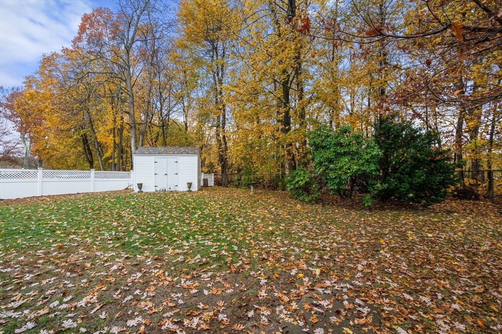 Norwood, Massachusetts, 02062, United States, 3 Bedrooms Bedrooms, ,2 BathroomsBathrooms,Residential,For Sale,1991969