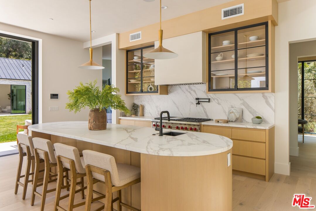 Los Angeles, California, 90049, United States, 5 Bedrooms Bedrooms, ,3 BathroomsBathrooms,Residential,For Sale,1839044