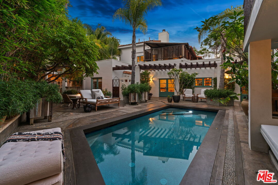 Los Angeles, California, 90069, United States, 4 Bedrooms Bedrooms, ,4 BathroomsBathrooms,Residential,For Sale,1911596