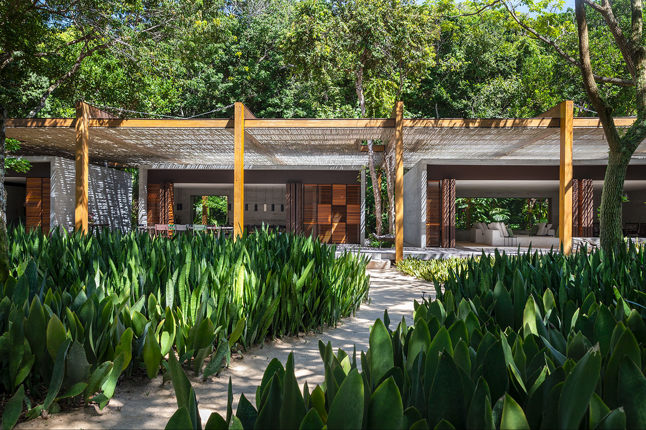  Seafront house by Marcio Kogan with seamless integration to the landscape - 物件實景