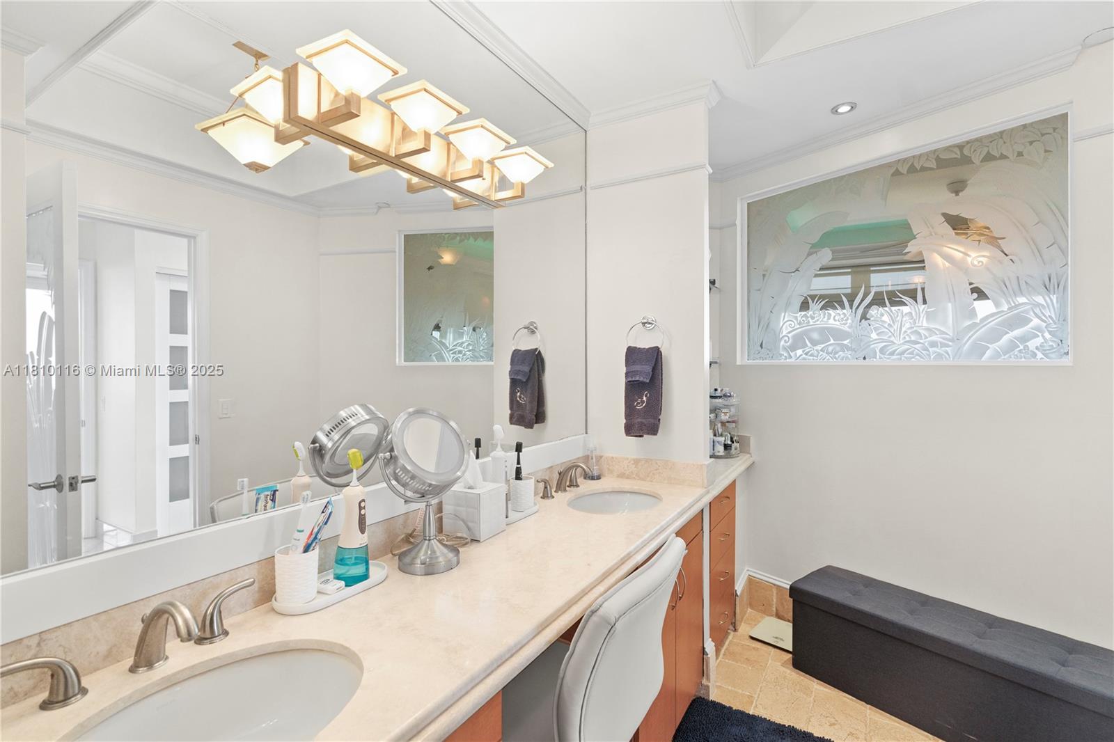 Miami Beach, Florida, 33140, United States, 2 Bedrooms Bedrooms, ,2 BathroomsBathrooms,Residential,For Sale,1838386