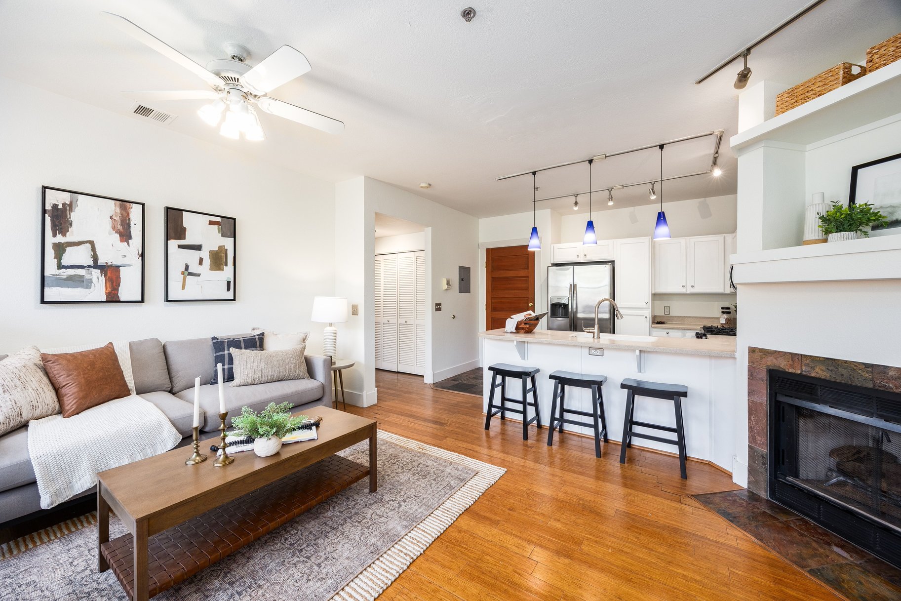  Light Filled Open Floor Plan with Seamless Access to Outdoor Space - 物件實景