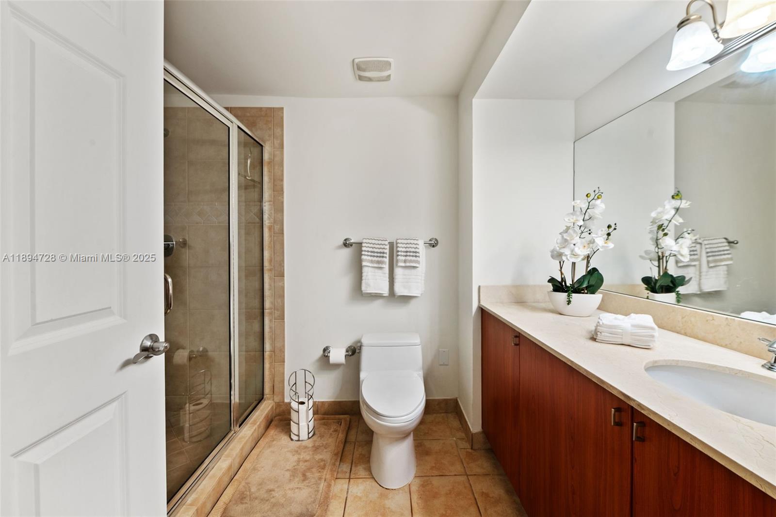 Coral Gables, Florida, 33134, United States, 1 Bedroom Bedrooms, ,2 BathroomsBathrooms,Residential,For Sale,1963892