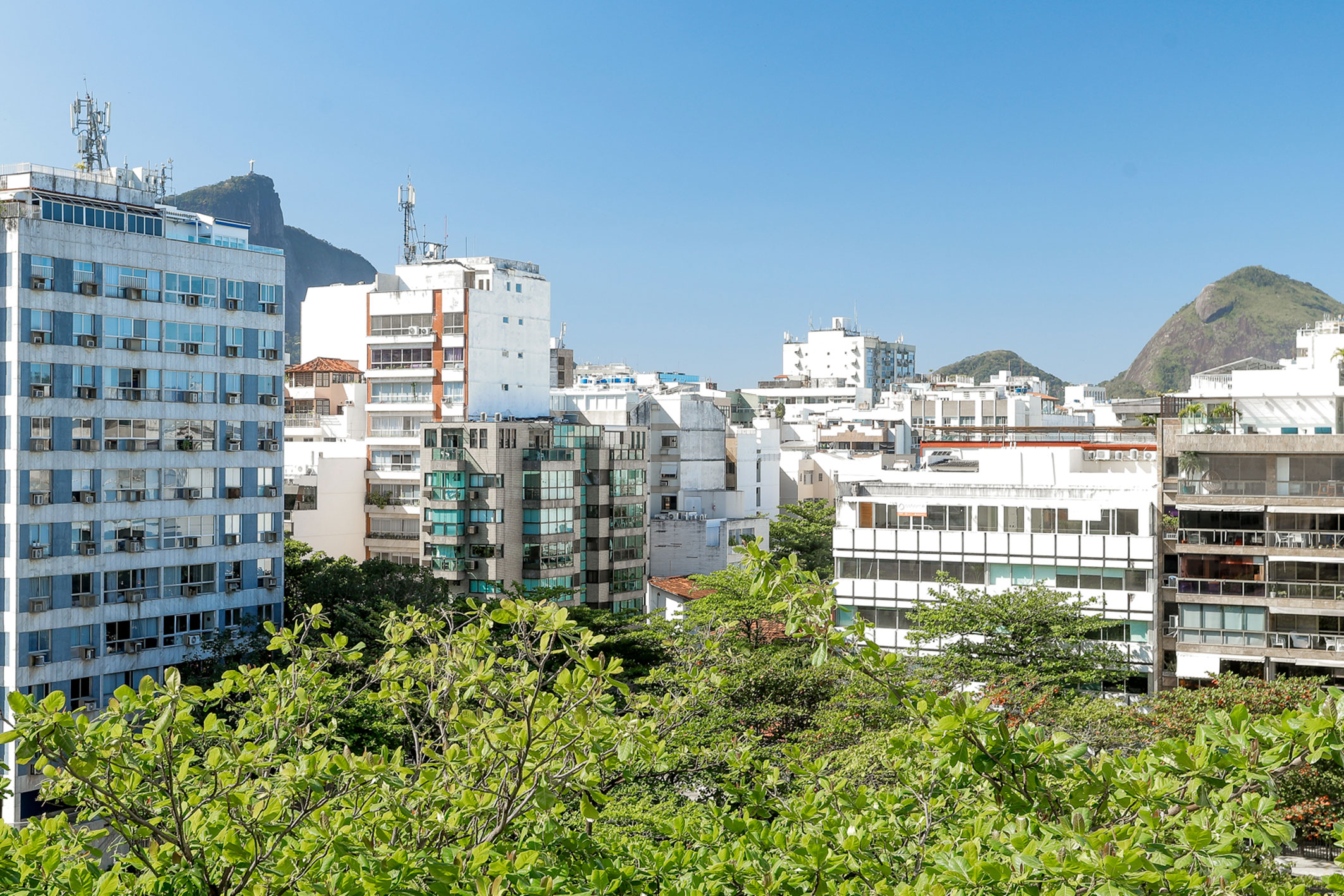  Duplex Penthouse with a Pool and Views of Cristo Redentor in Leblon - 物件實景