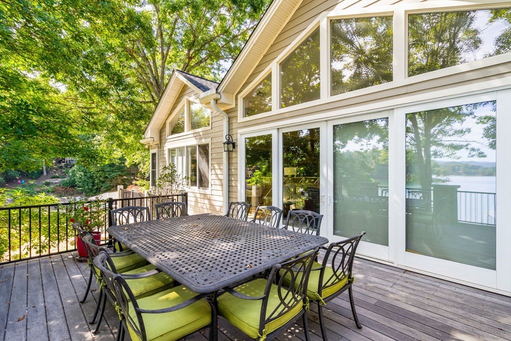 Hiawassee, Georgia, 30546, United States, 3 Bedrooms Bedrooms, ,4 BathroomsBathrooms,Residential,For Sale,1978454