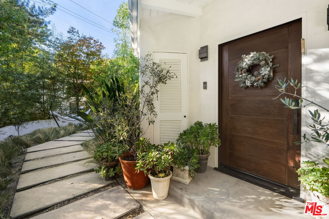 Los Angeles, California, 90049, United States, 3 Bedrooms Bedrooms, ,3 BathroomsBathrooms,Residential,For Sale,2002903