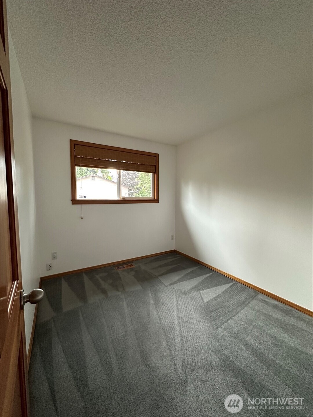 Kirkland, Washington, 98034, United States, 4 Bedrooms Bedrooms, ,3 BathroomsBathrooms,Residential,For Sale,1975566