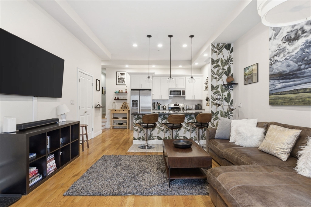 Boston, Massachusetts, 02128, United States, 2 Bedrooms Bedrooms, ,2 BathroomsBathrooms,Residential,For Sale,2048108