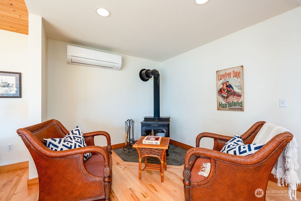 Hat Island, Washington, 98206, United States, 3 Bedrooms Bedrooms, ,1 BathroomBathrooms,Residential,For Sale,1974071