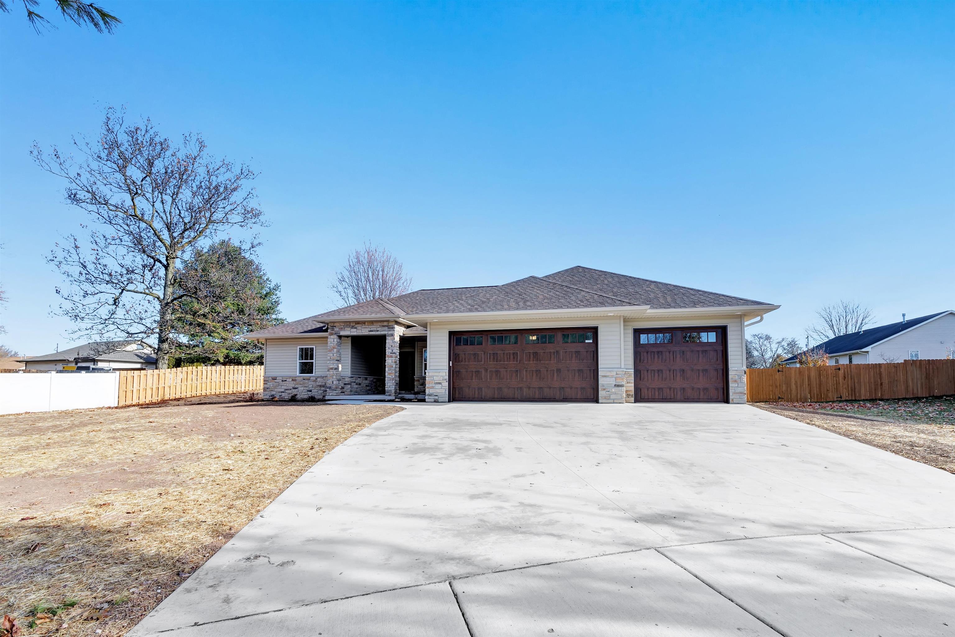 GREEN BAY, Wisconsin, 54311, United States, 3 Bedrooms Bedrooms, ,2 BathroomsBathrooms,Residential,For Sale,1998458