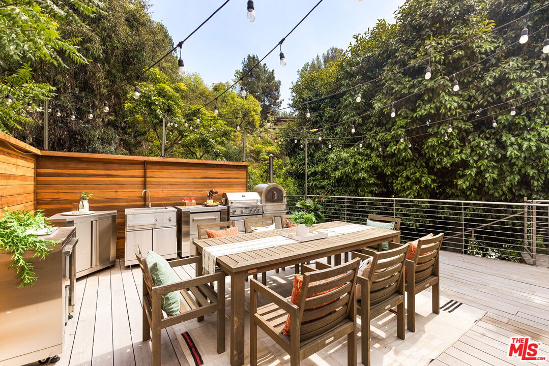 Los Angeles, California, 90046, United States, 4 Bedrooms Bedrooms, ,4 BathroomsBathrooms,Residential,For Sale,1912038