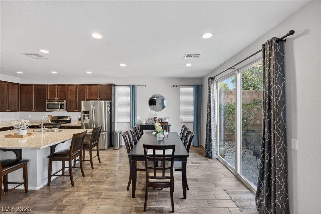 Las Vegas, Nevada, 89129, United States, 4 Bedrooms Bedrooms, ,3 BathroomsBathrooms,Residential,For Sale,2023651