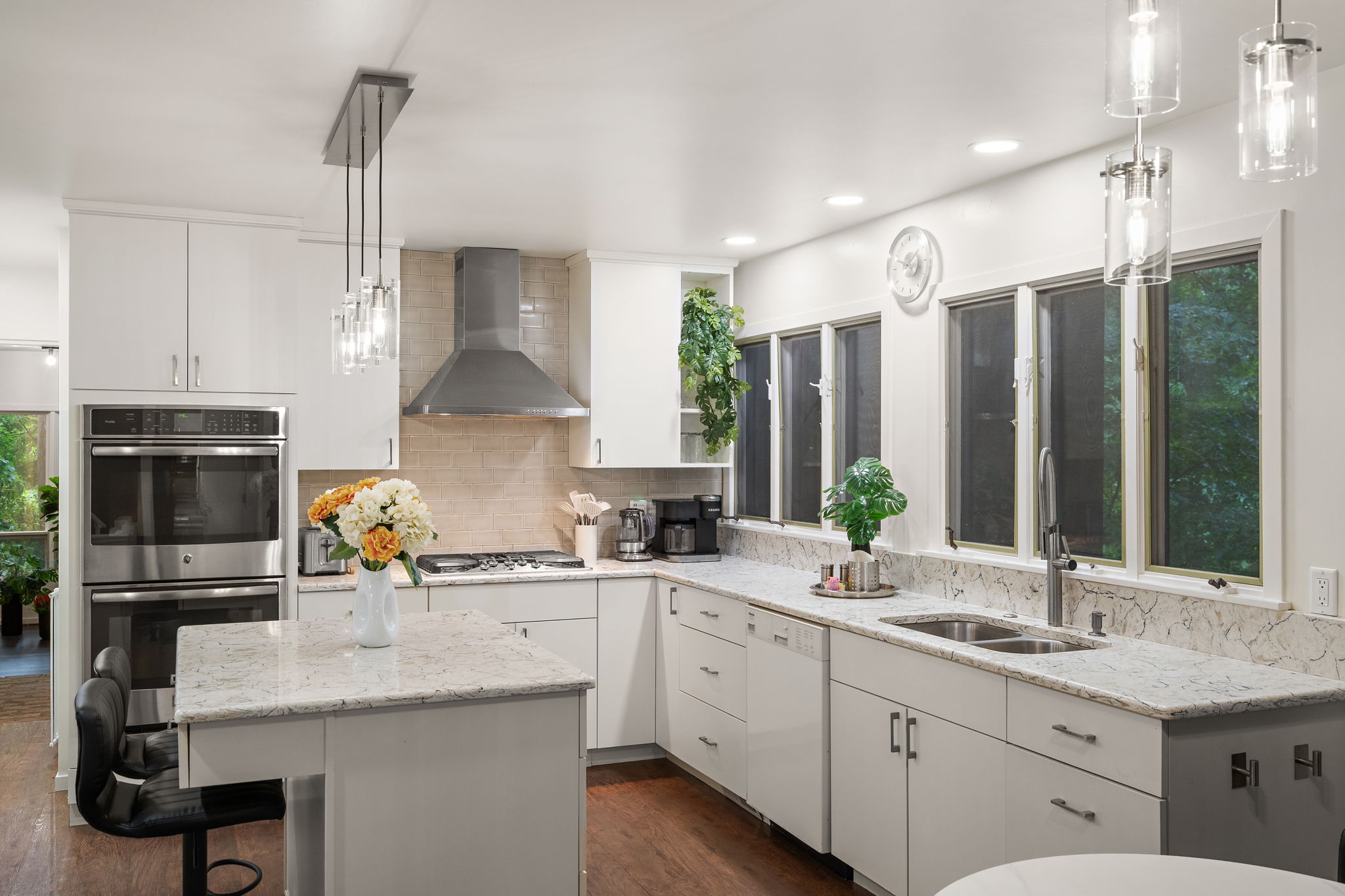  Modern Contemporary Home Nestled on a 1.3 Acre Wooded Lot - 物件實景