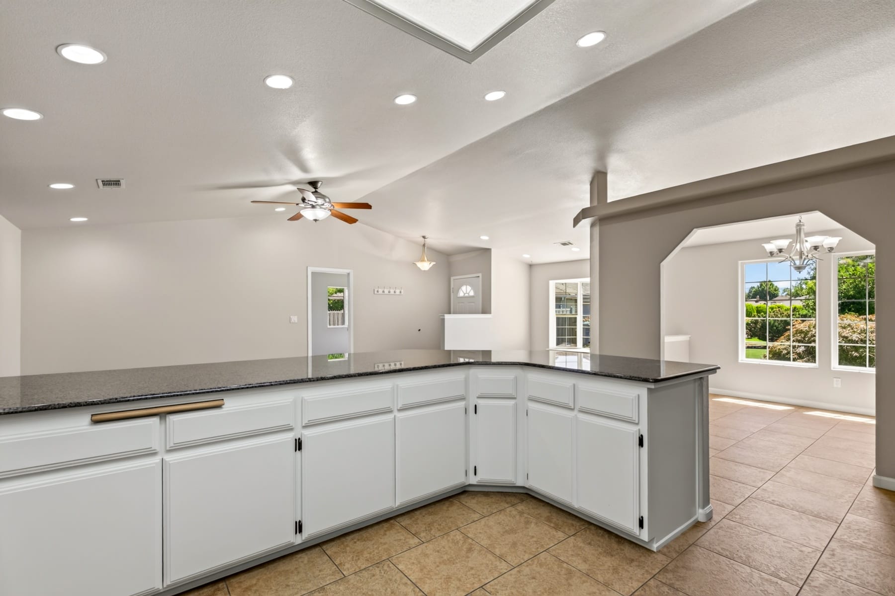  182 Justin Court Central Point, OR 97502 - 物件實景