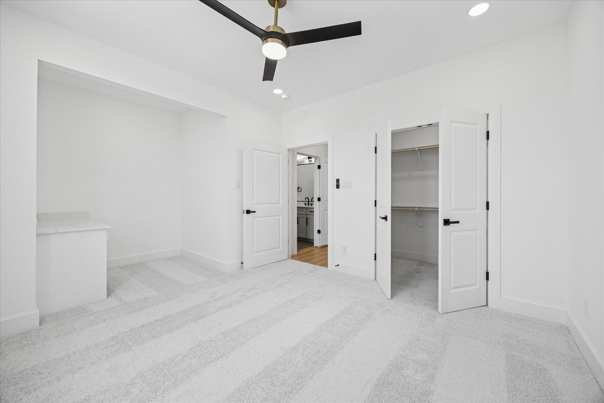 North Richland Hills, Texas, 76182, United States, 5 Bedrooms Bedrooms, ,5 BathroomsBathrooms,Residential,For Sale,1896745