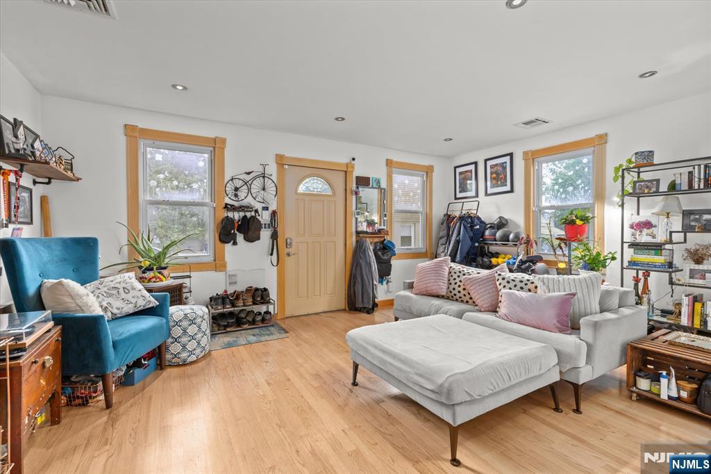 Lyndhurst, New Jersey, 07071, United States, 3 Bedrooms Bedrooms, ,2 BathroomsBathrooms,Residential,For Sale,1945012
