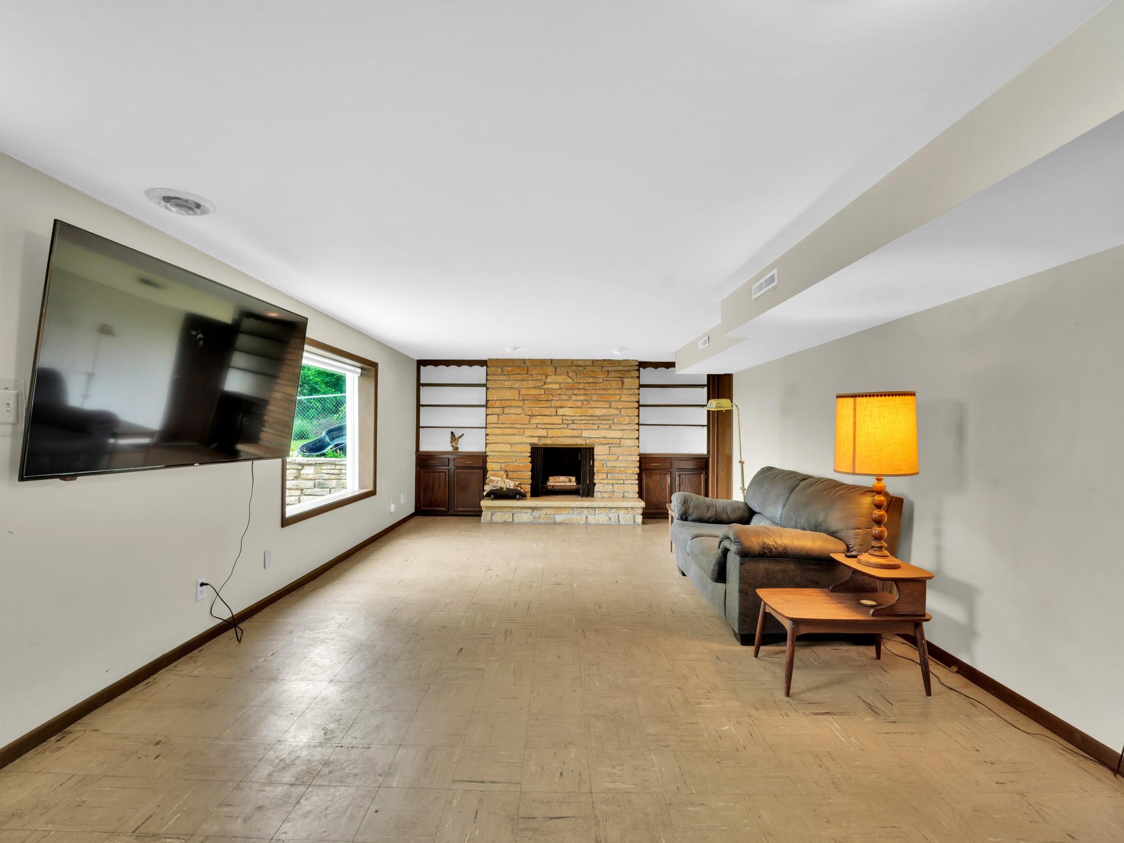 Whitewater, Wisconsin, 53190, United States, 5 Bedrooms Bedrooms, ,2 BathroomsBathrooms,Residential,For Sale,1877600