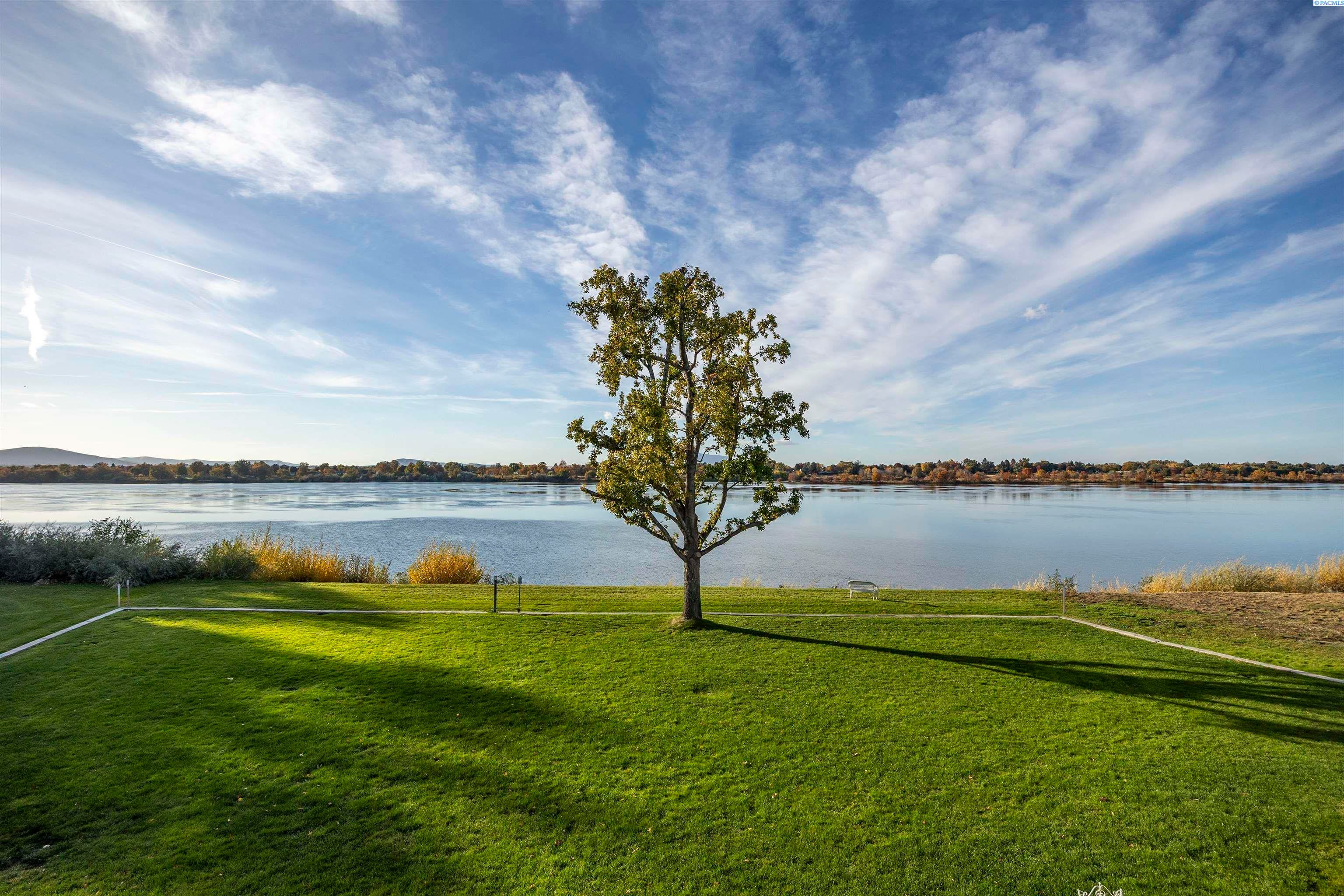 Pasco, Washington, 99301, United States, 4 Bedrooms Bedrooms, ,4 BathroomsBathrooms,Residential,For Sale,1974870