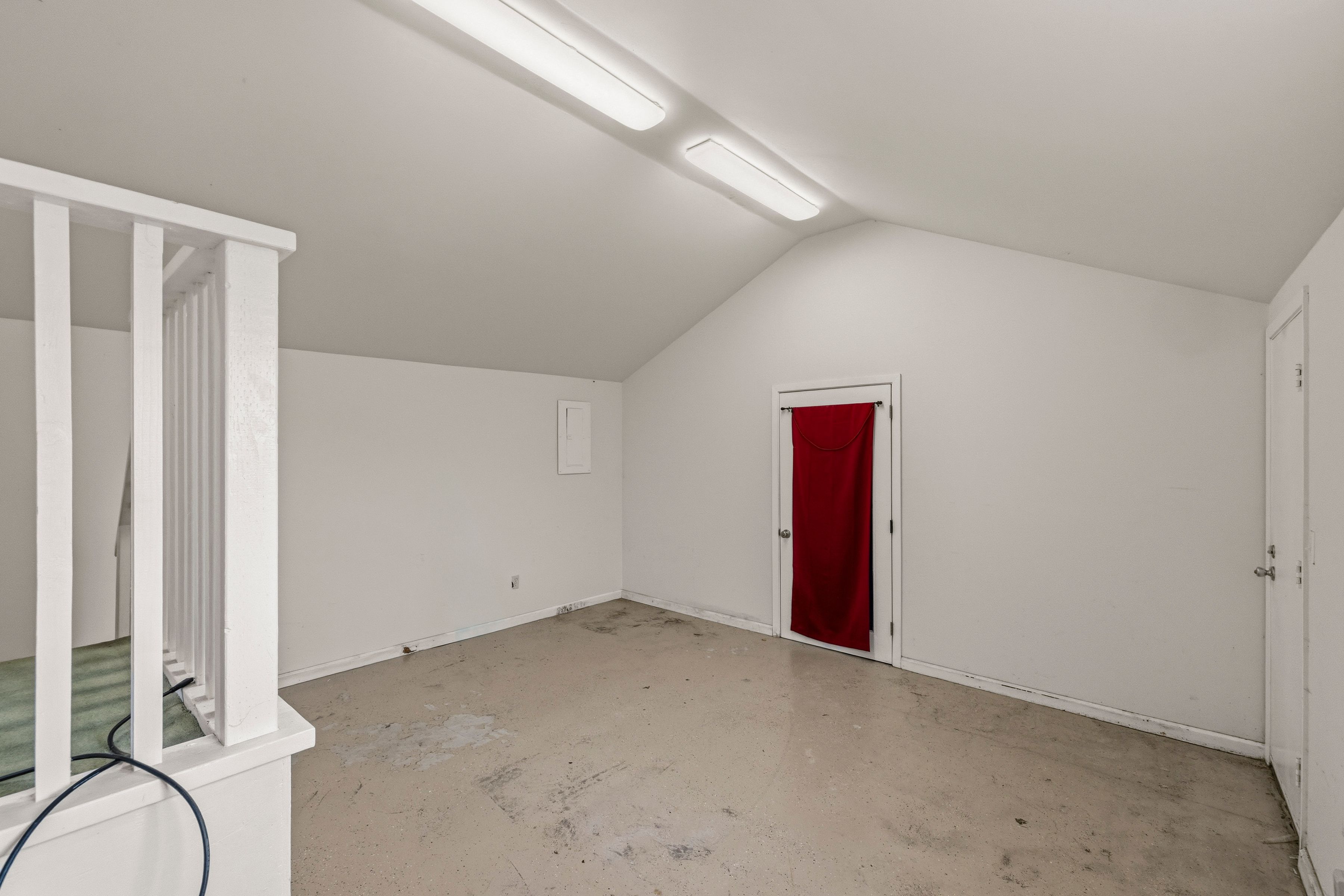  947 West Franklin Street - 物件實景