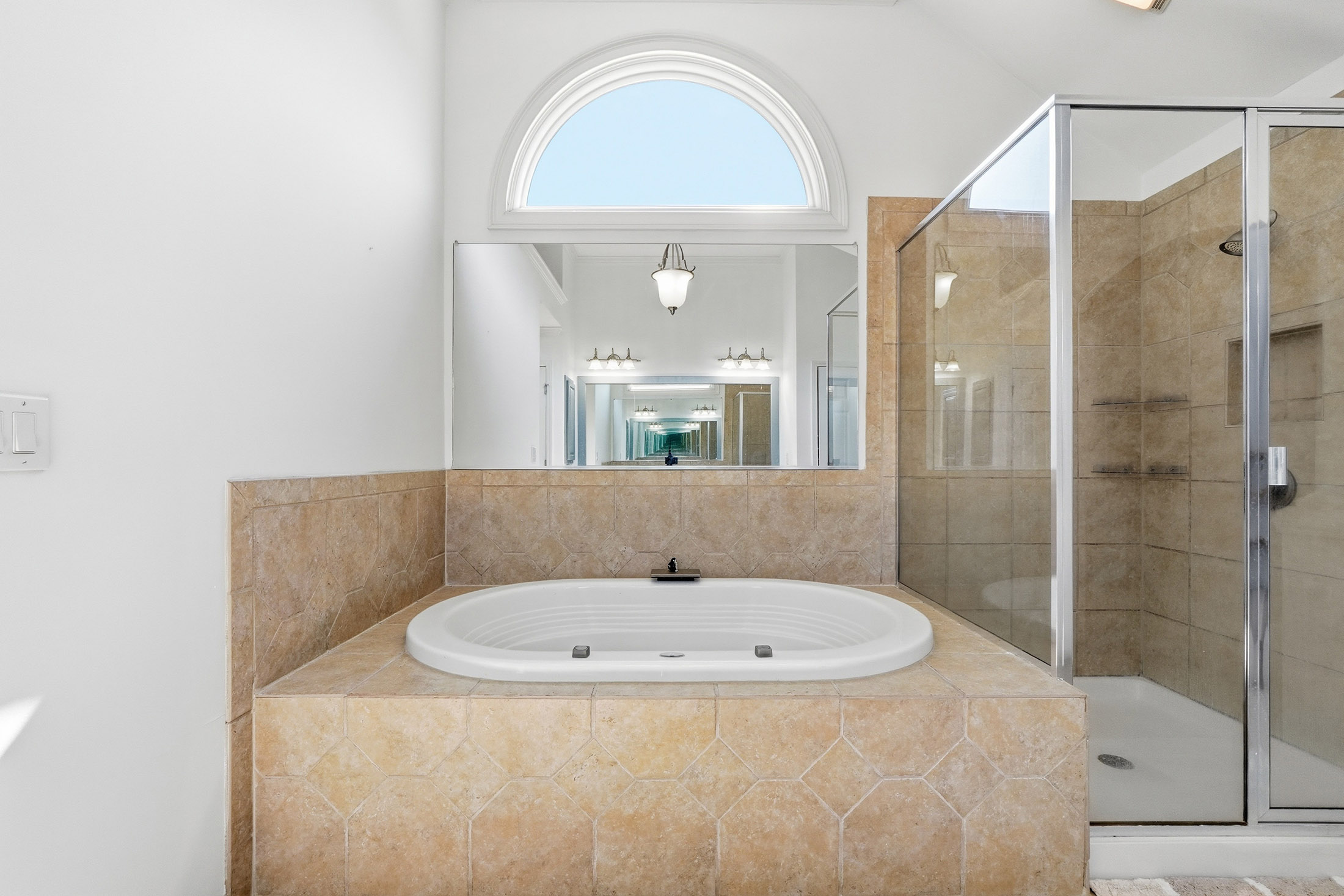  Beautifully Appointed Home in Sought-After Woodmont - 物件實景