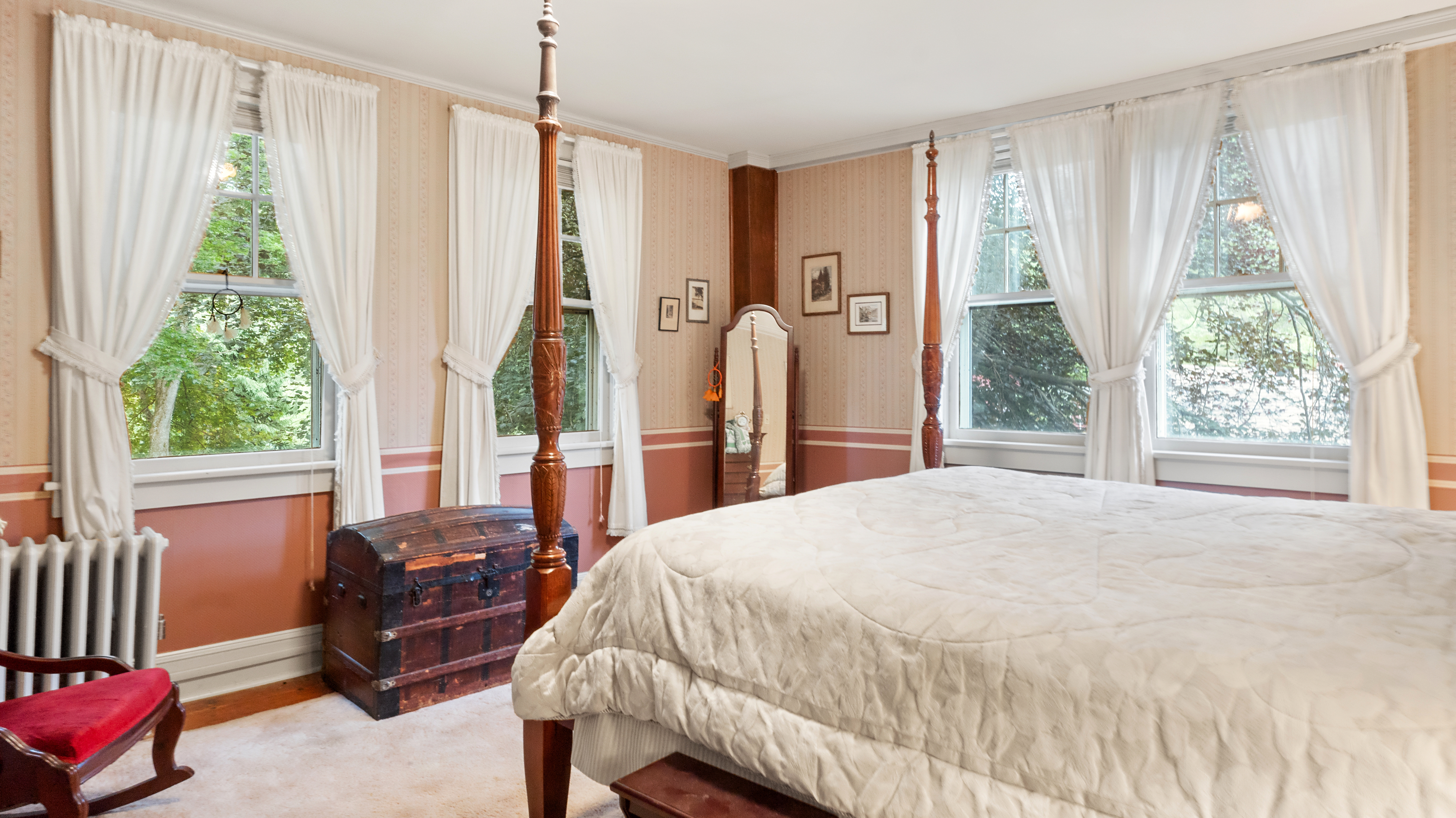  13-Acre Historic Estate with Modern Upgrades + Barn & Studio - 物件實景