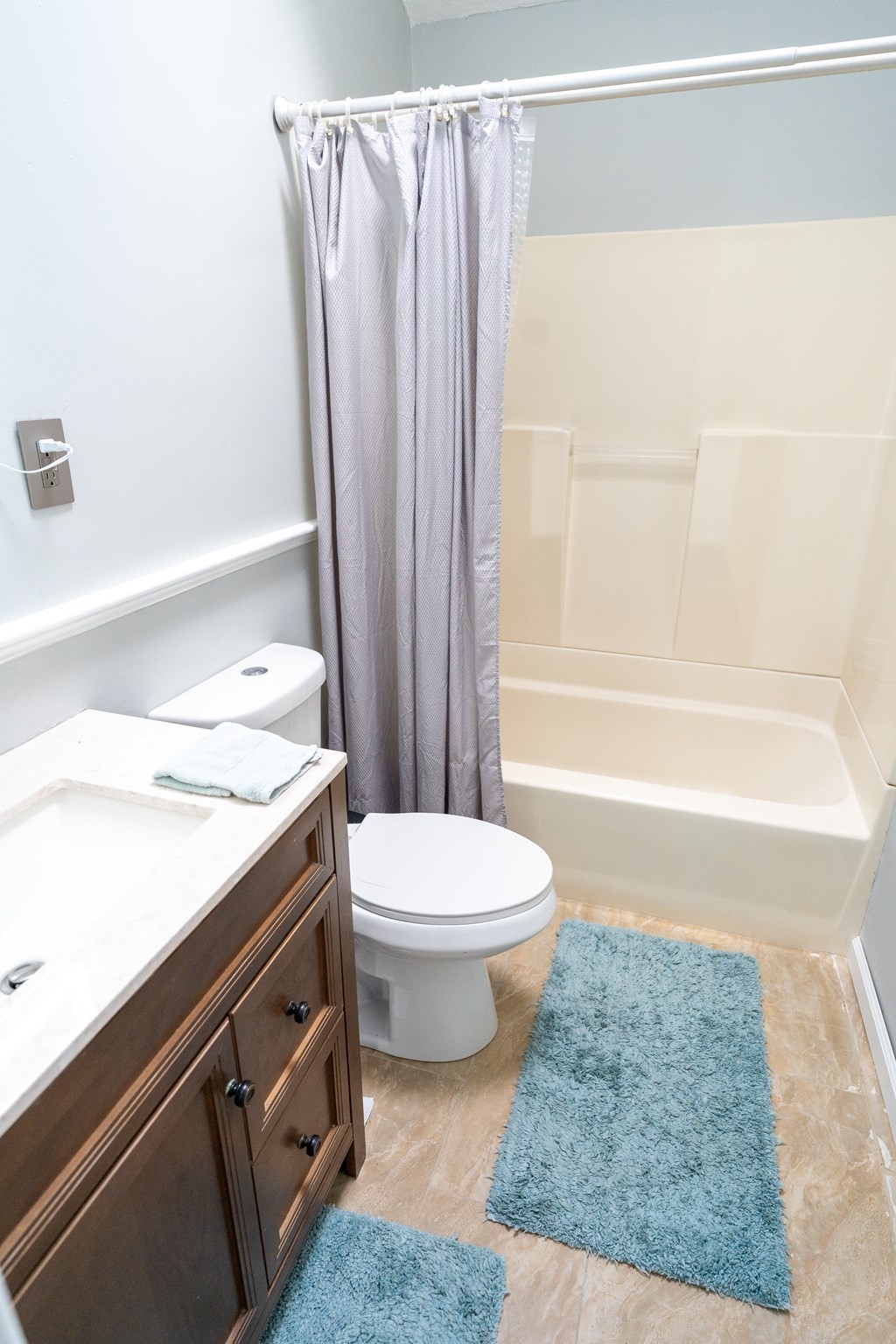 Randolph, Massachusetts, 02368, United States, 4 Bedrooms Bedrooms, ,2 BathroomsBathrooms,Residential,For Sale,2009735