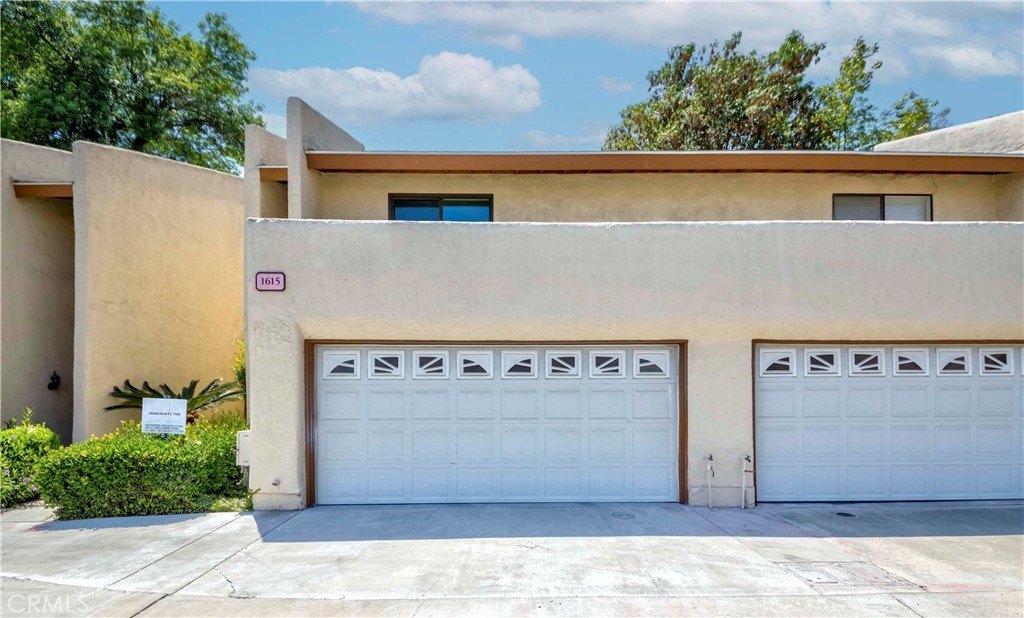 Fullerton, California, 92833, United States, 2 Bedrooms Bedrooms, ,3 BathroomsBathrooms,Residential,For Sale,1890982