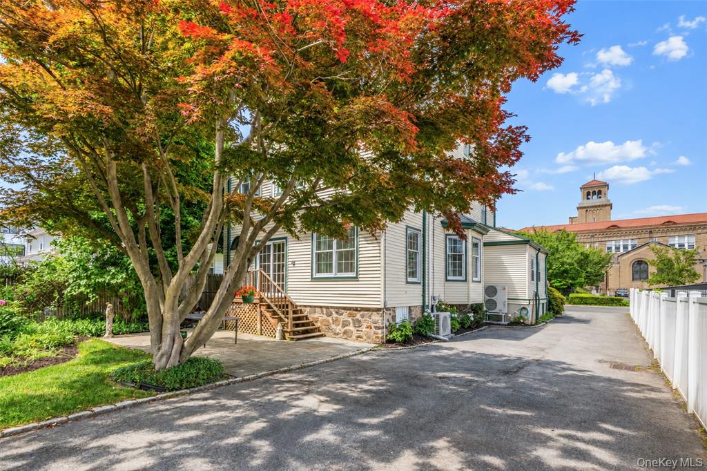 New Rochelle, New York, 10801, United States, 5 Bedrooms Bedrooms, ,4 BathroomsBathrooms,Residential,For Sale,2048483