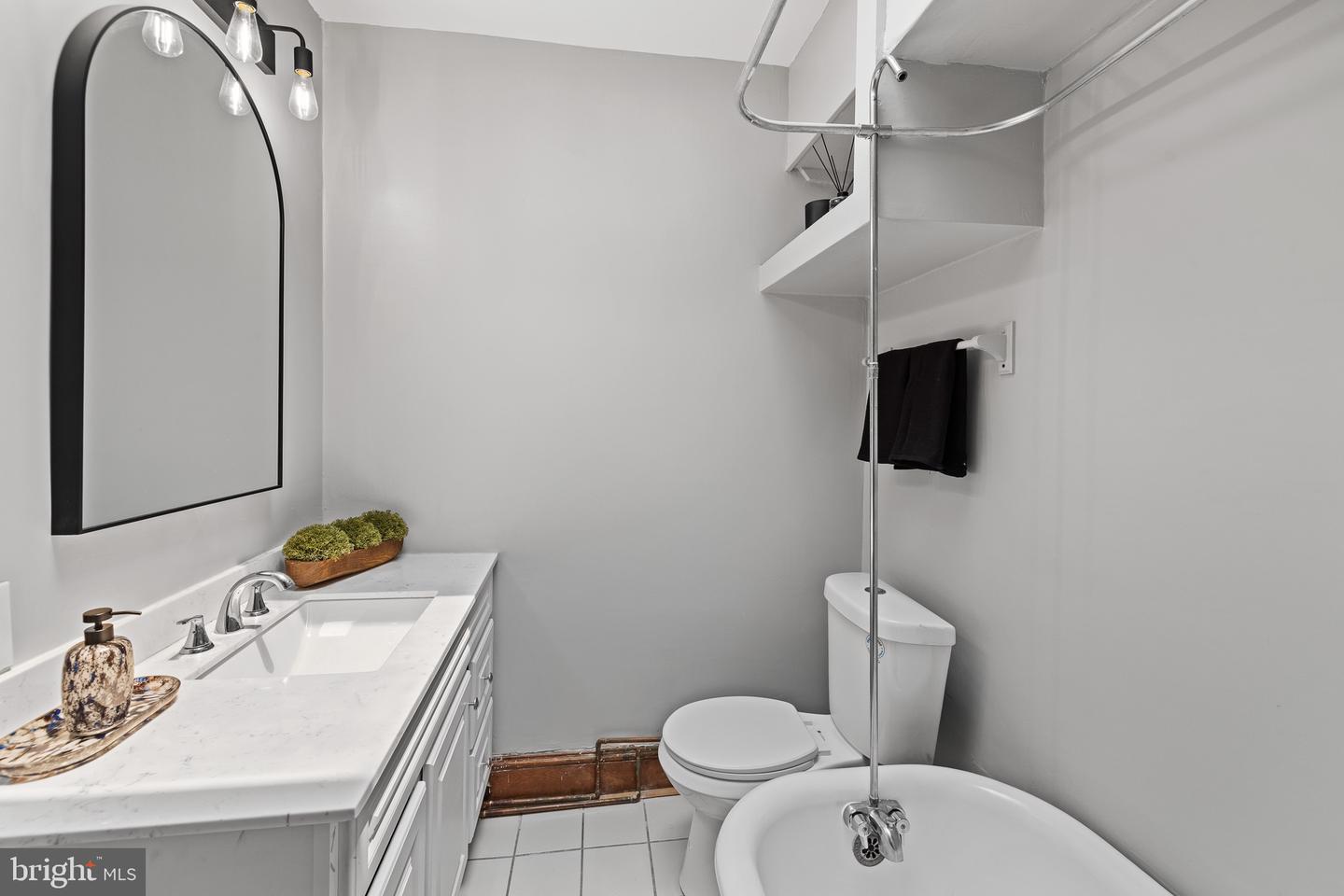 Washington, District of Columbia, 20002, United States, 3 Bedrooms Bedrooms, ,2 BathroomsBathrooms,Residential,For Sale,1964889