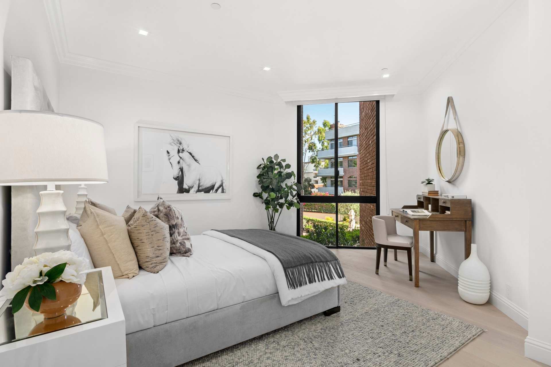  300 North Swall Drive - 物件實景