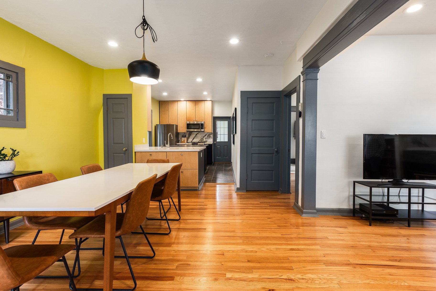  Incredibly Charming & Updated 1911 Bungalow Tree-Lined Streets - 物件實景