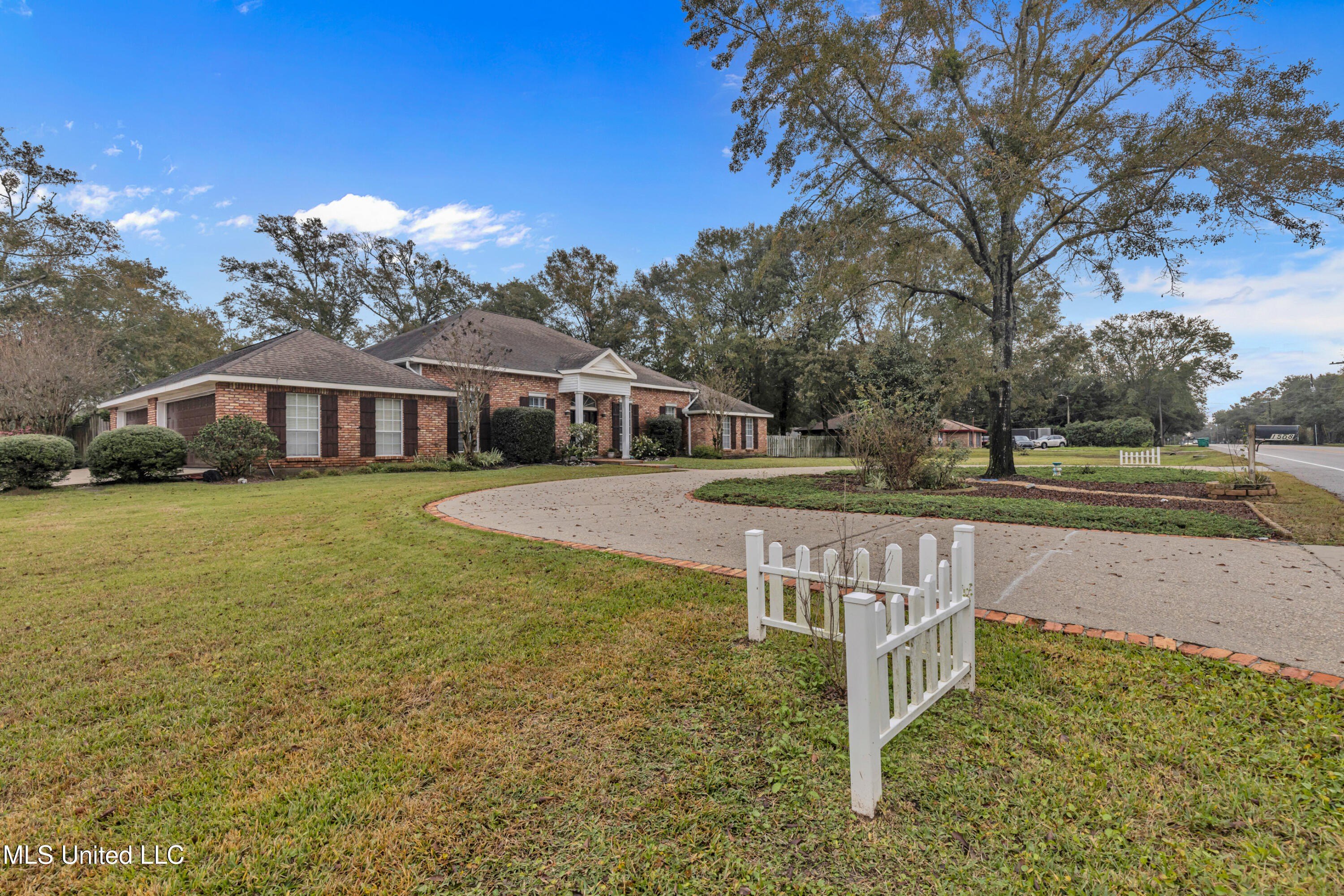 Waveland, Mississippi, 39576, United States, 3 Bedrooms Bedrooms, ,3 BathroomsBathrooms,Residential,For Sale,1942689