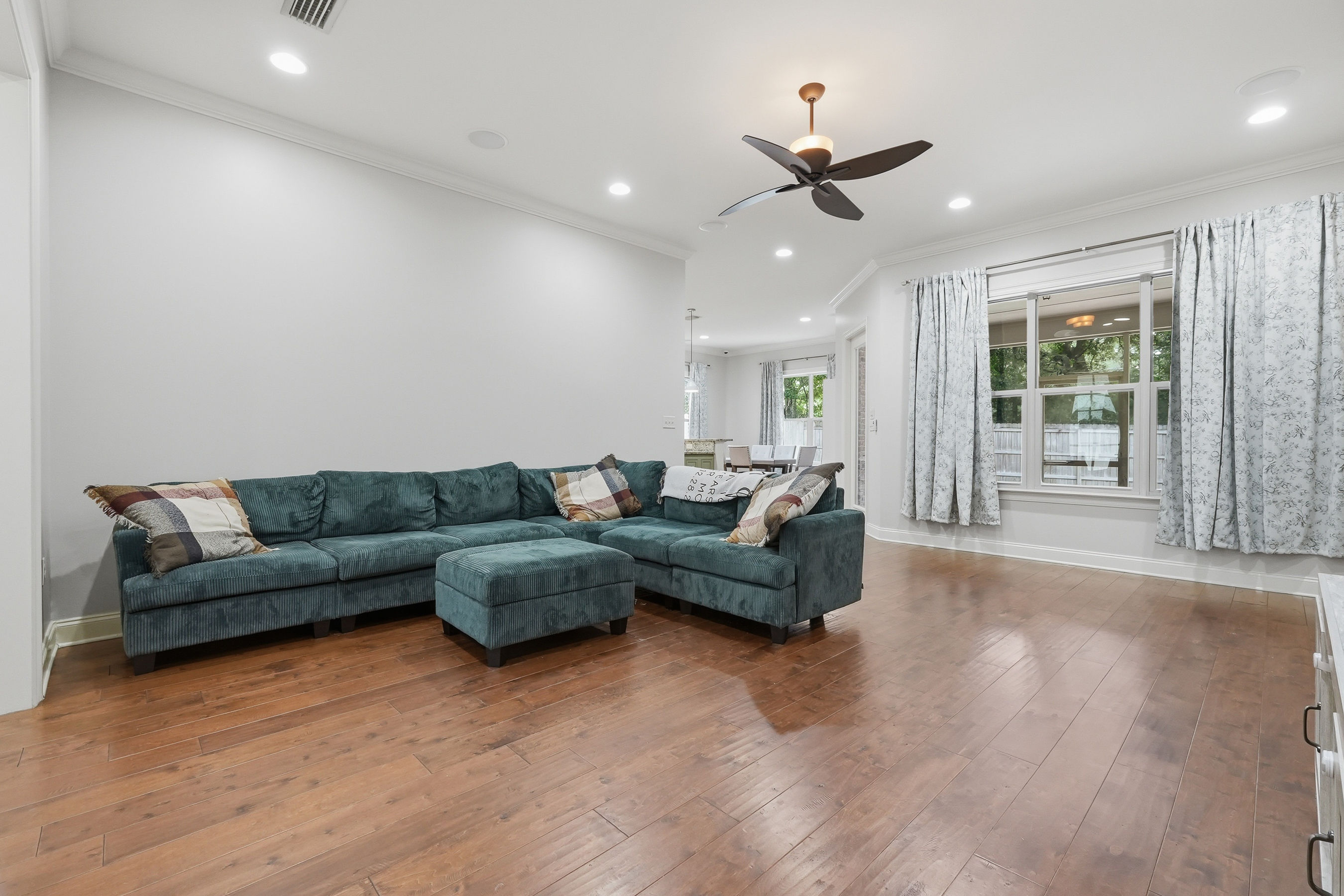 Move-In Ready Niceville Home With New Roof, Split Floor Plan And Screened Patio - 物件實景