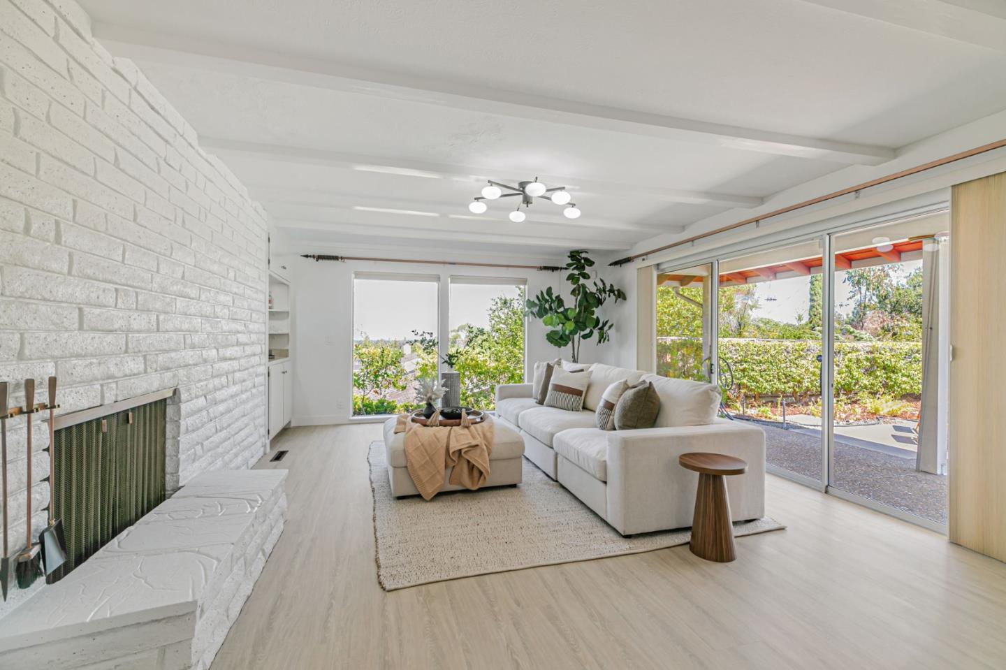 Los Altos, California, 94024, United States, 3 Bedrooms Bedrooms, ,2 BathroomsBathrooms,Residential,For Sale,1941644