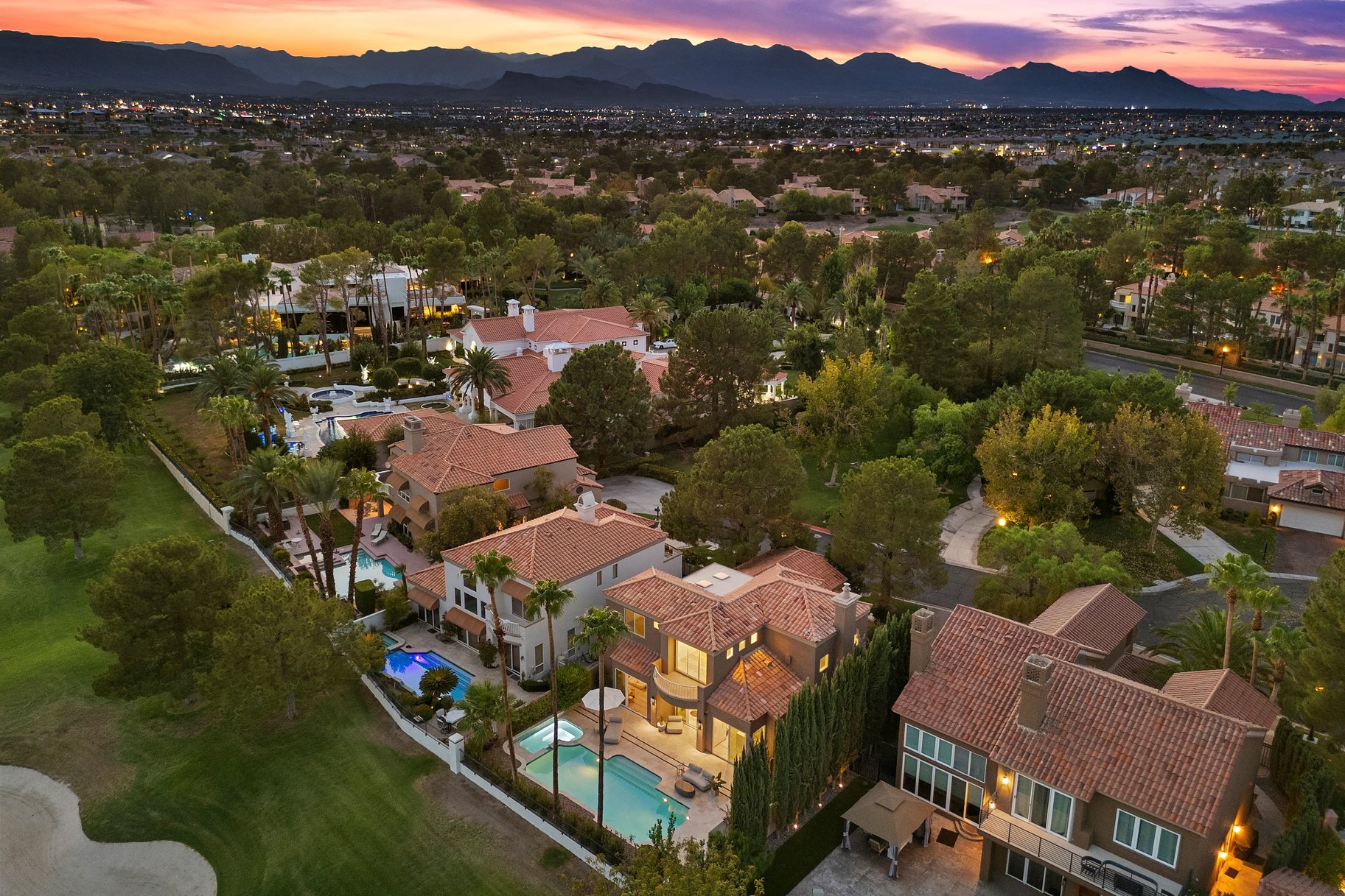  Golf Front Luxury in Guard-Gated Spanish Trail - 物件實景