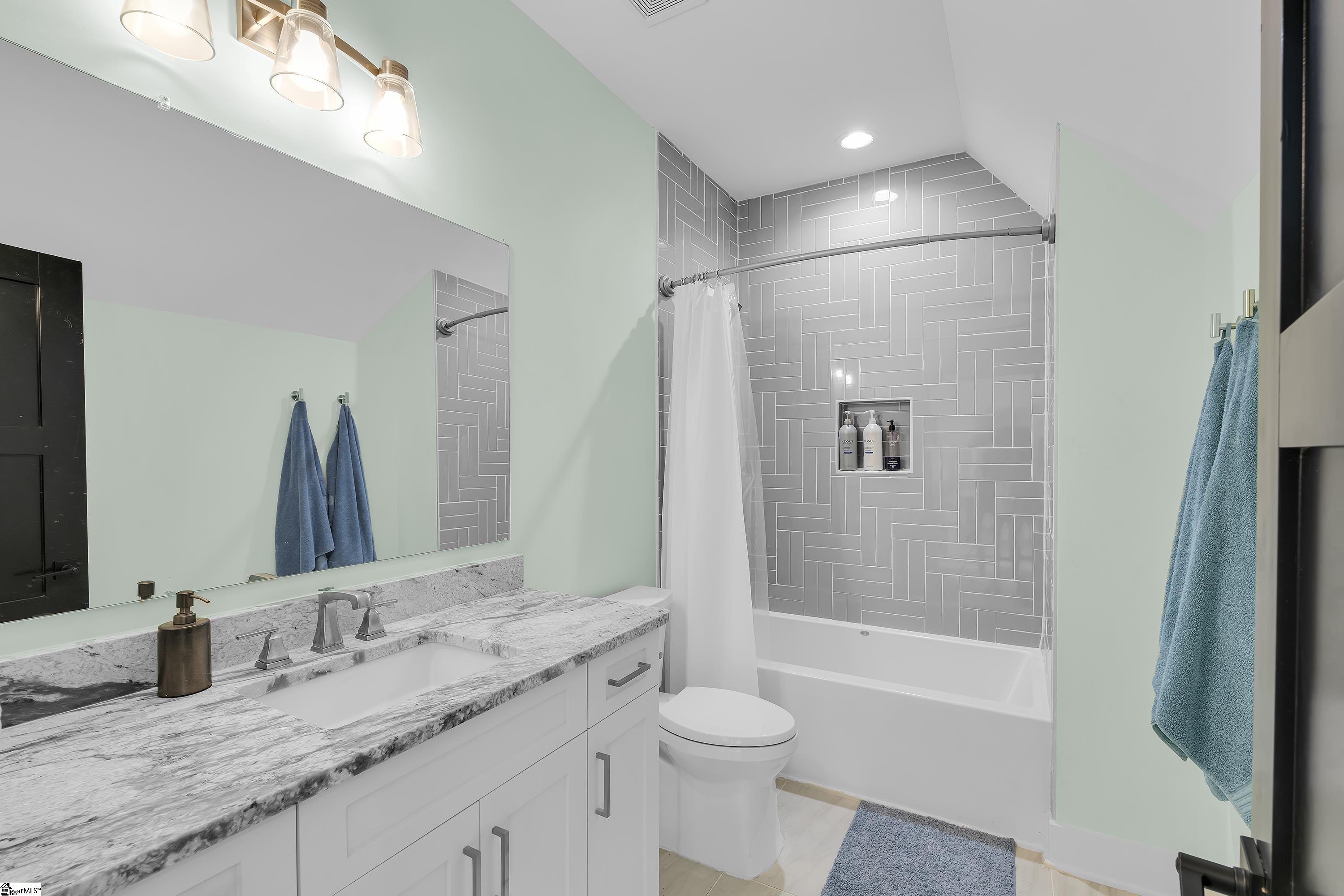 Simpsonville, South Carolina, 29681, United States, 5 Bedrooms Bedrooms, ,5 BathroomsBathrooms,Residential,For Sale,1913796
