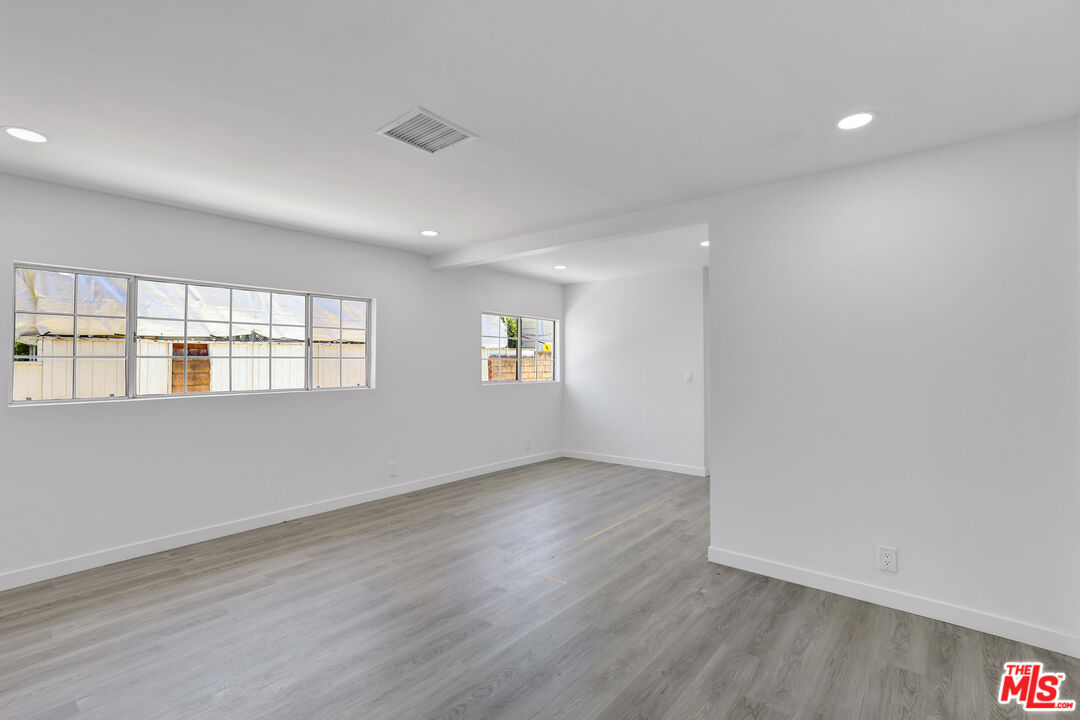 Reseda, California, 91335, United States, 10 Bedrooms Bedrooms, ,Residential,For Sale,1906500