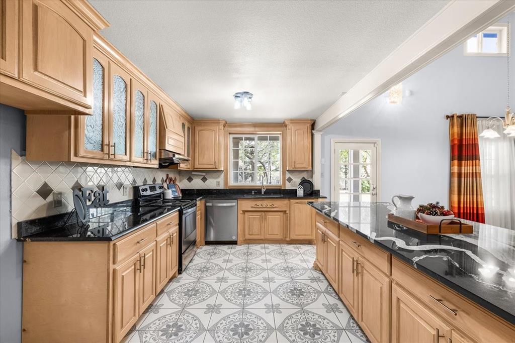 8248 Meadowbrook Drive, Fort Worth, Texas, 76120, United States, 5 Bedrooms Bedrooms, ,6 BathroomsBathrooms,Residential,For Sale,8248 Meadowbrook Drive,1666284
