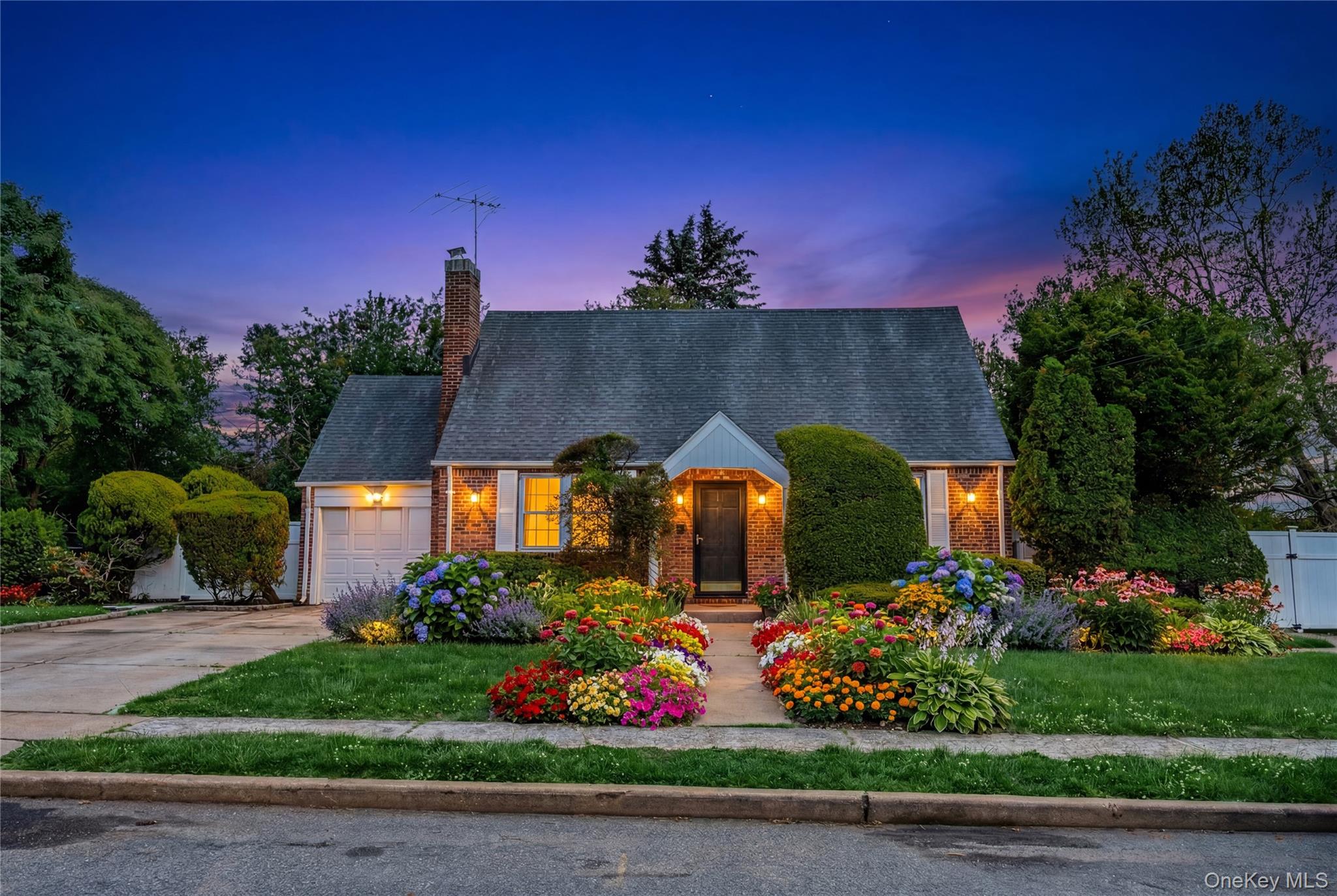 Uniondale, New York, 11553, United States, 4 Bedrooms Bedrooms, ,3 BathroomsBathrooms,Residential,For Sale,2049271
