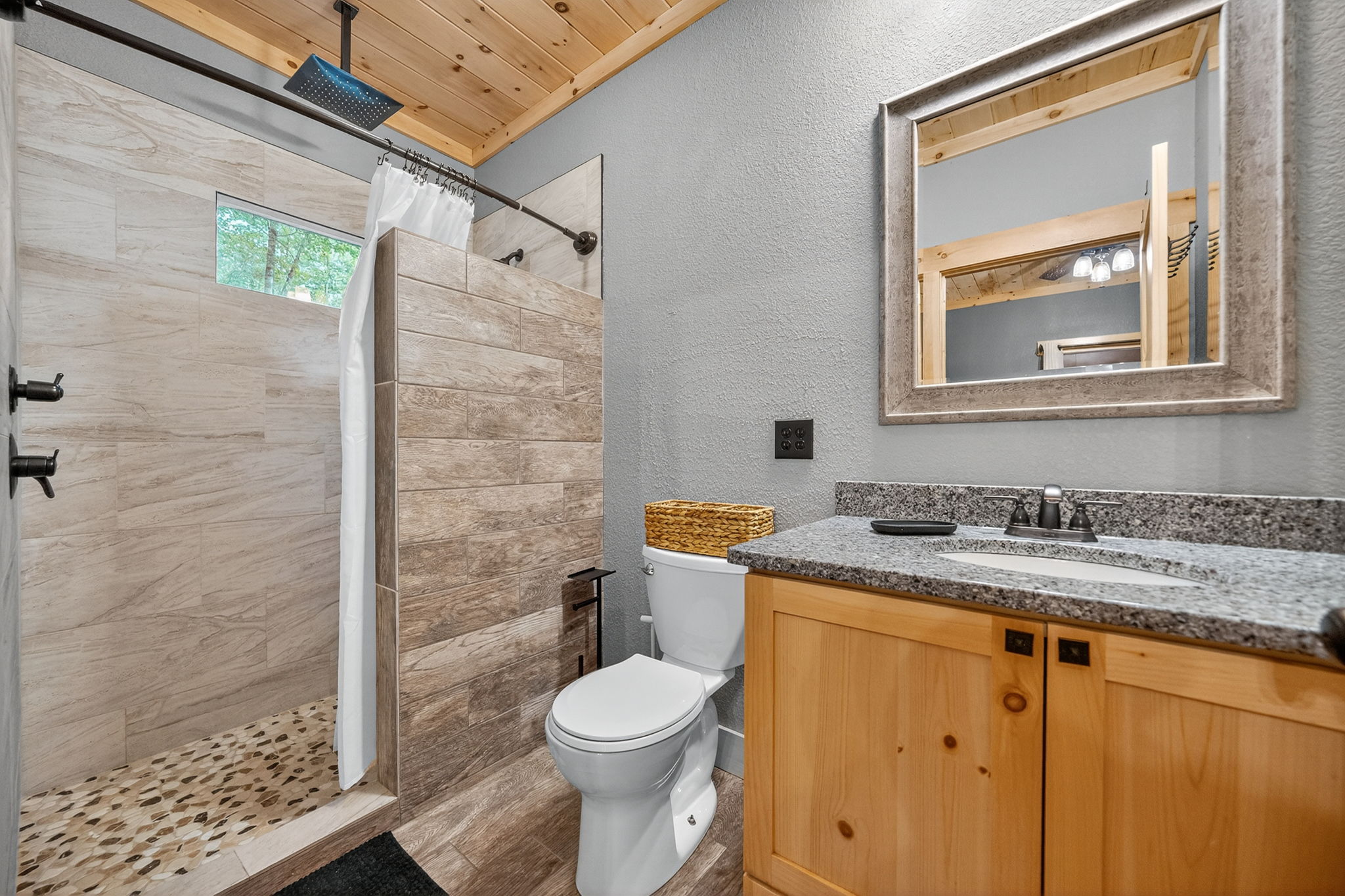 Sevierville, Tennessee, 37862, United States, 2 Bedrooms Bedrooms, ,3 BathroomsBathrooms,Residential,For Sale,2012512