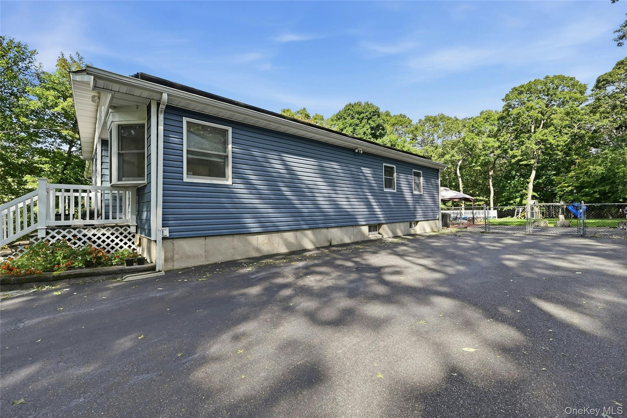  82 Oakwood Drive, Wading River, NY, 11792 - 物件實景