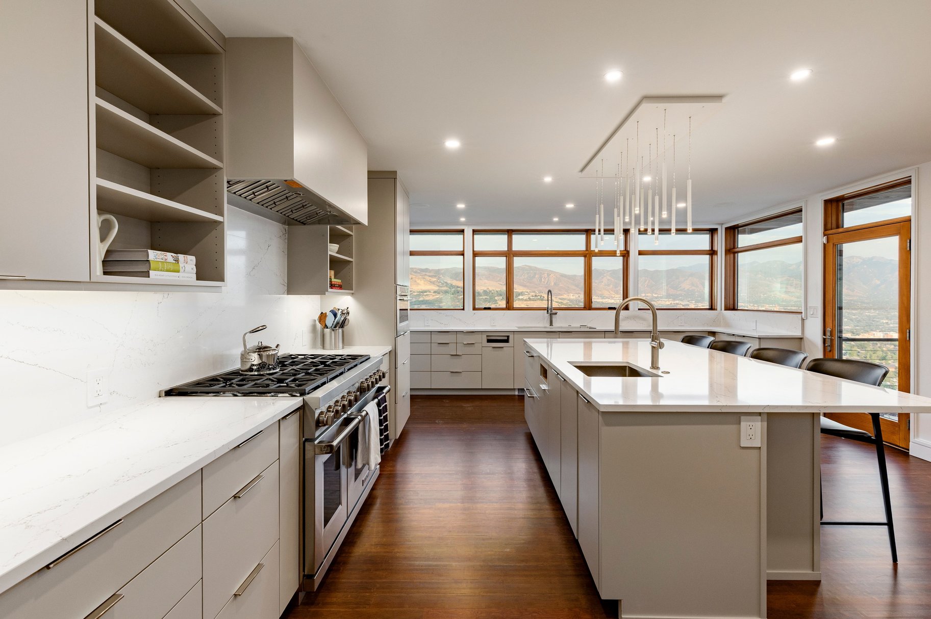  Stunning Contemporary Home with Commanding Views - 物件實景