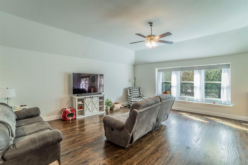 Flower Mound, Texas, 75028, United States, 3 Bedrooms Bedrooms, ,3 BathroomsBathrooms,Residential,For Sale,1978498