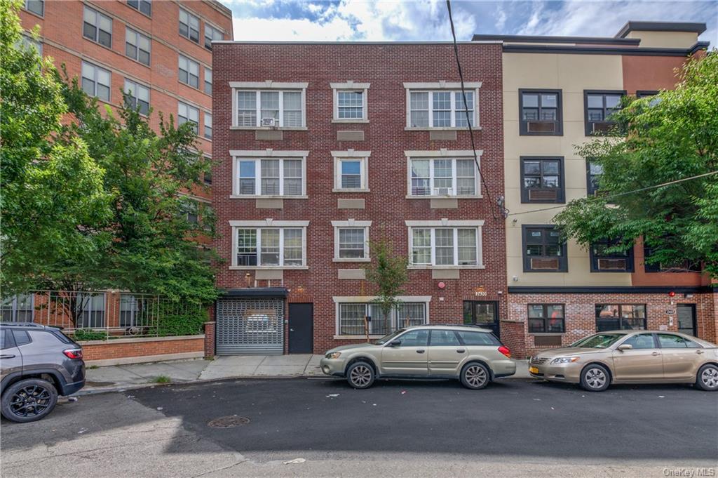 Bronx, New York, 10461, United States, 9 Bedrooms Bedrooms, ,Residential,For Sale,1977043