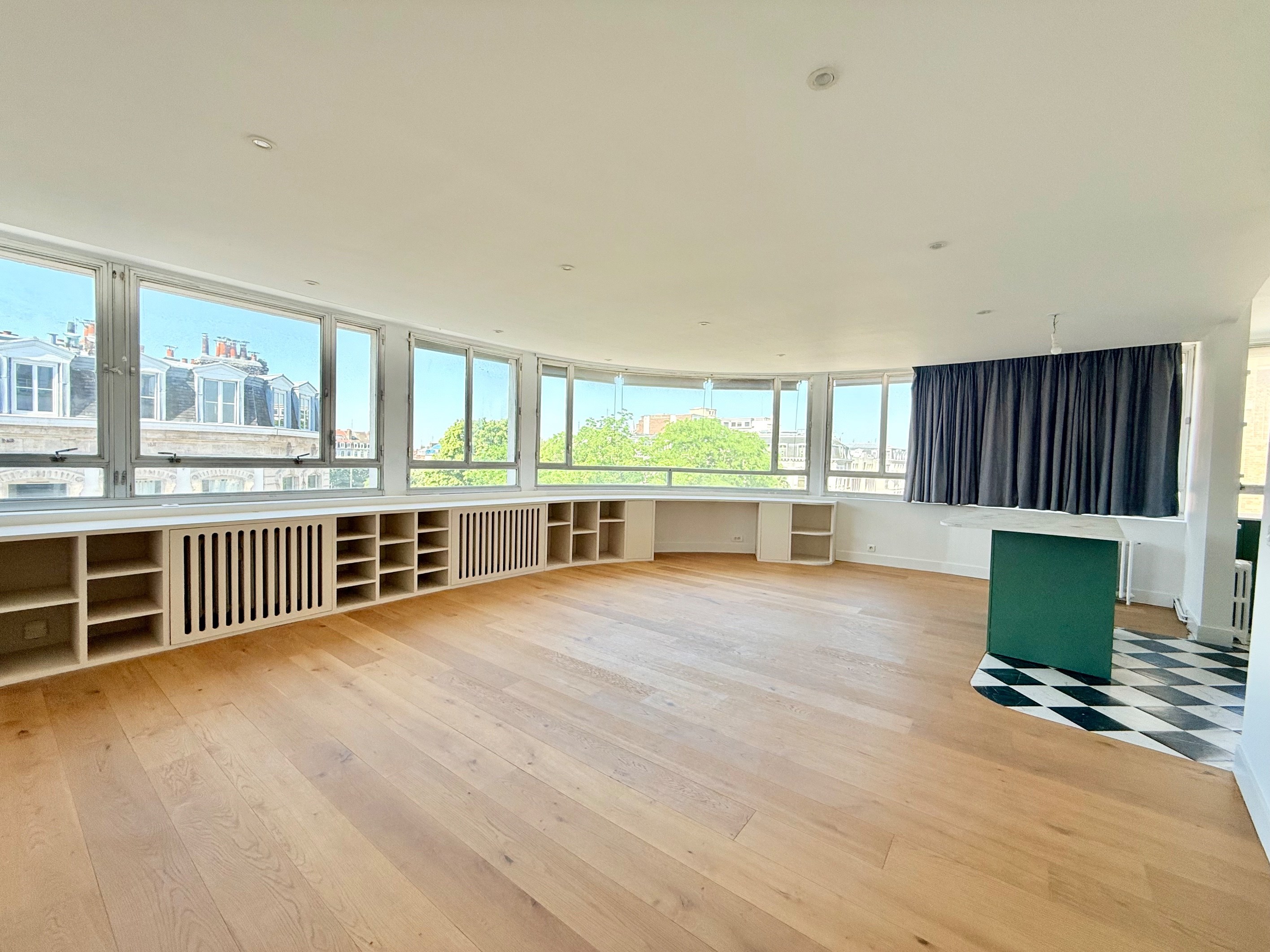  RENOVATED 2 BEDROOM APARTMENT - PANORAMIC VIEW - GARAGE - 物件實景