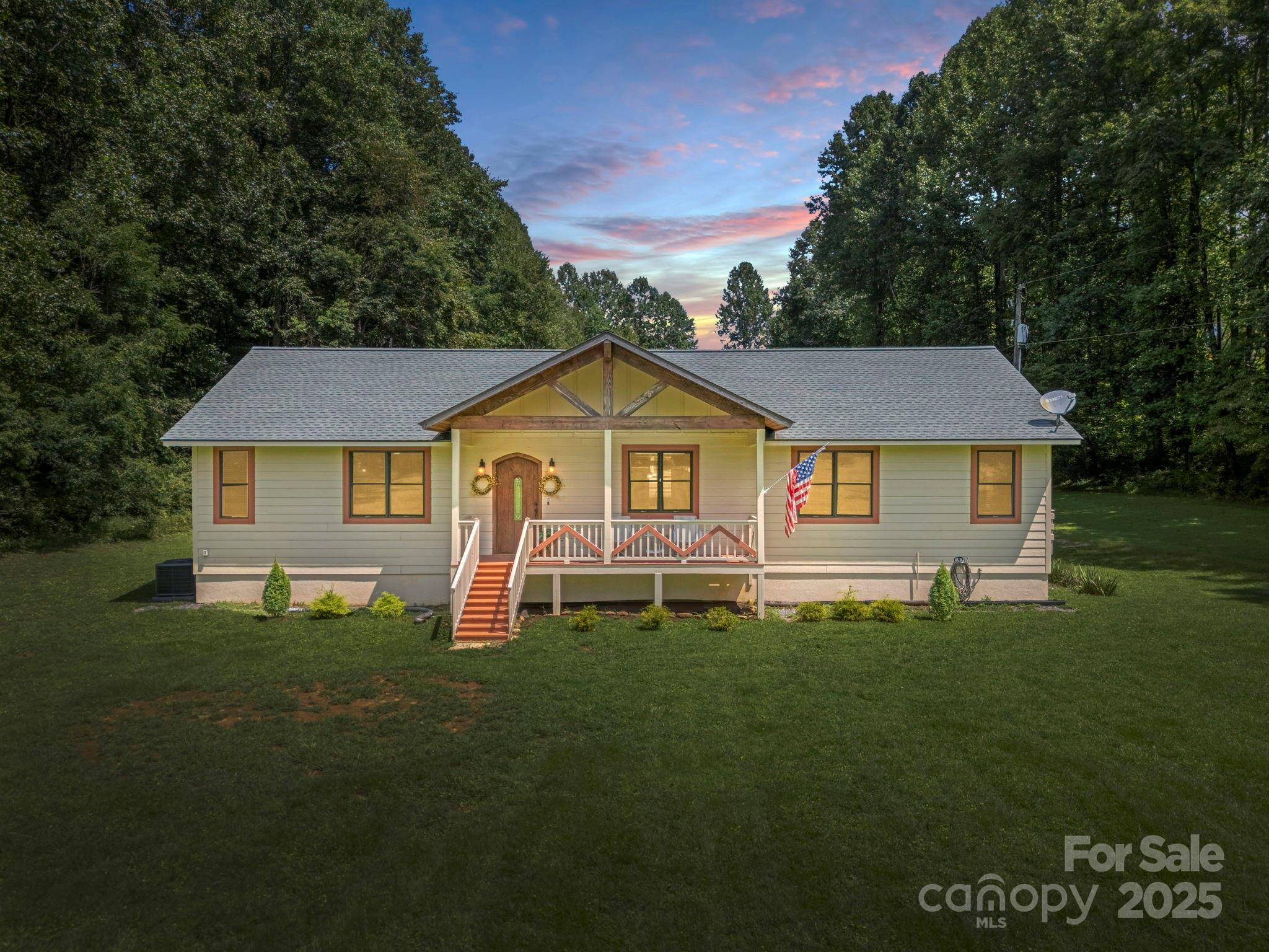 Saluda, North Carolina, 28773, United States, 3 Bedrooms Bedrooms, ,2 BathroomsBathrooms,Residential,For Sale,1923070