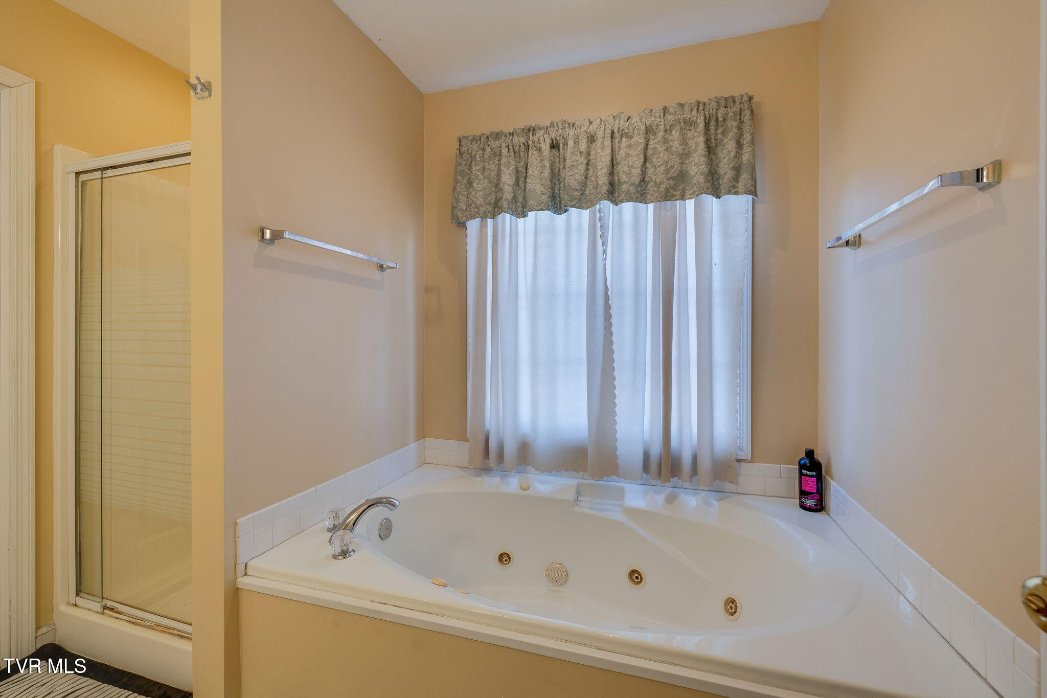 Johnson City, Tennessee, 37601, United States, 5 Bedrooms Bedrooms, ,4 BathroomsBathrooms,Residential,For Sale,2005750