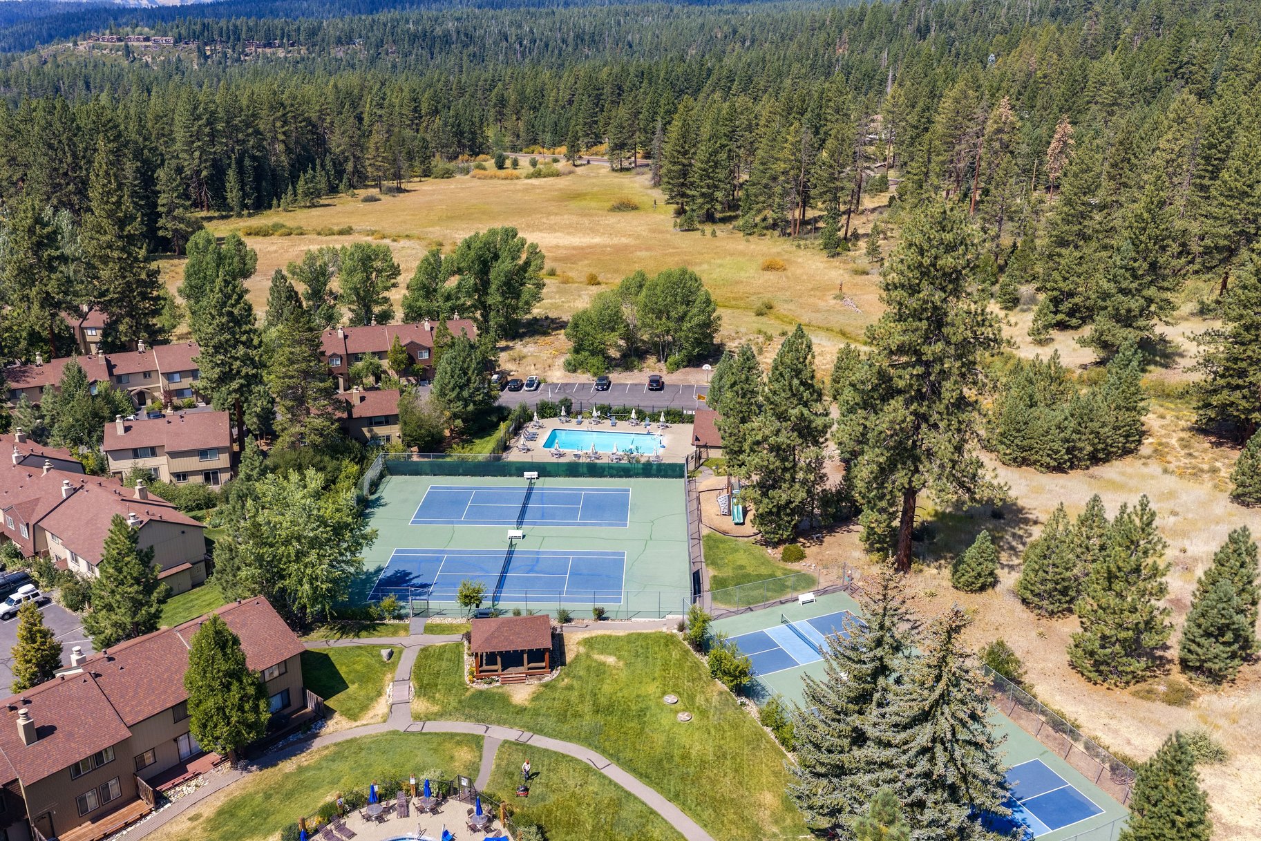  Lake Forest Glen 3 bedroom End Unit - 物件實景