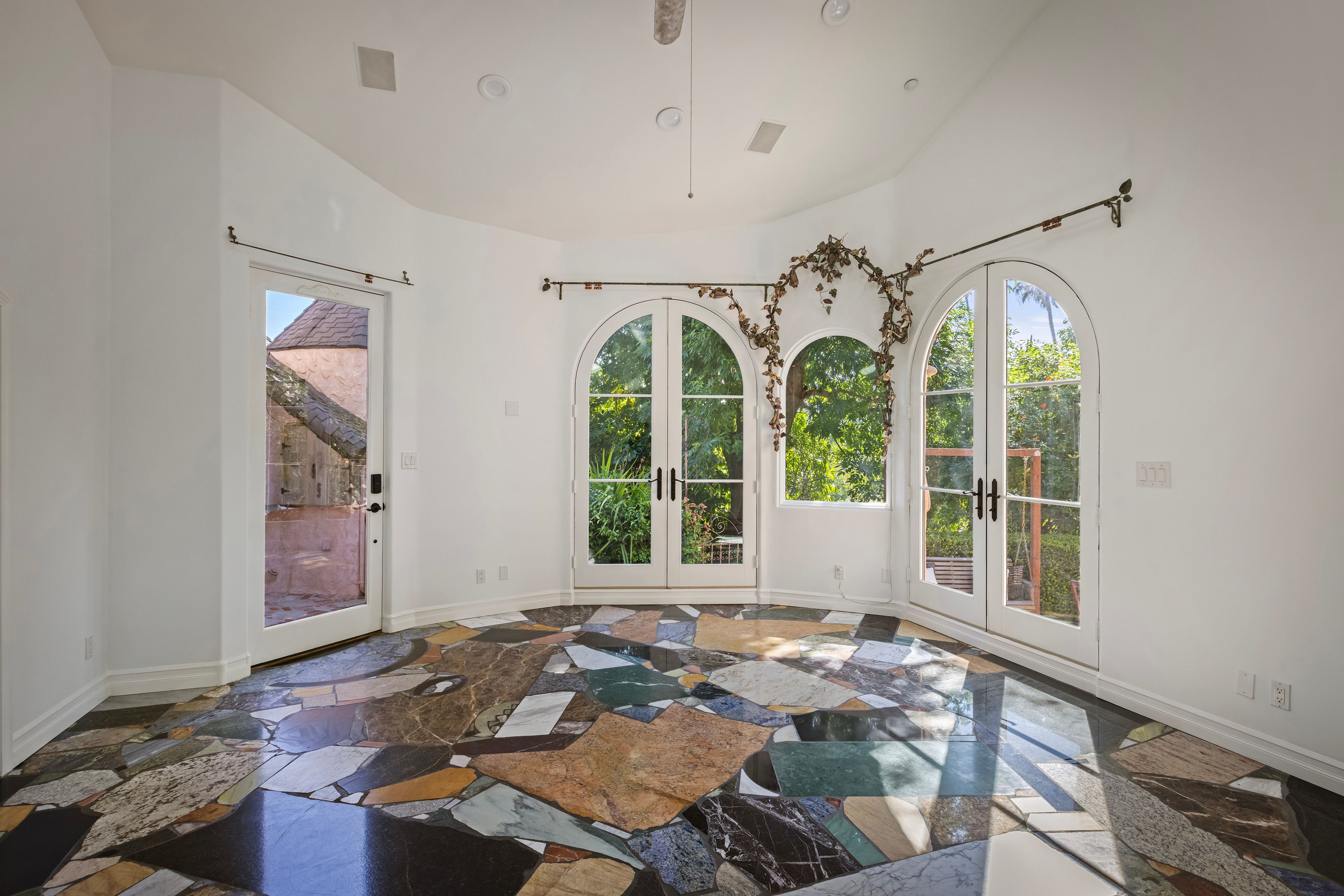  A Storybook Compound - 物件實景